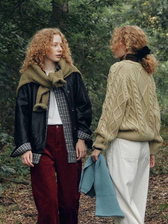 Đừng vội vứt những quần áo cũ này, 4 món đồ amp;#34;cổamp;#34; đang được lăng xê mạnh mẽ giúp chị em đẹp thanh lịch - 2