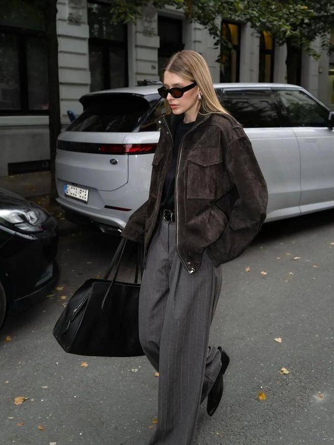 Đừng vội vứt những quần áo cũ này, 4 món đồ amp;#34;cổamp;#34; đang được lăng xê mạnh mẽ giúp chị em đẹp thanh lịch - 10