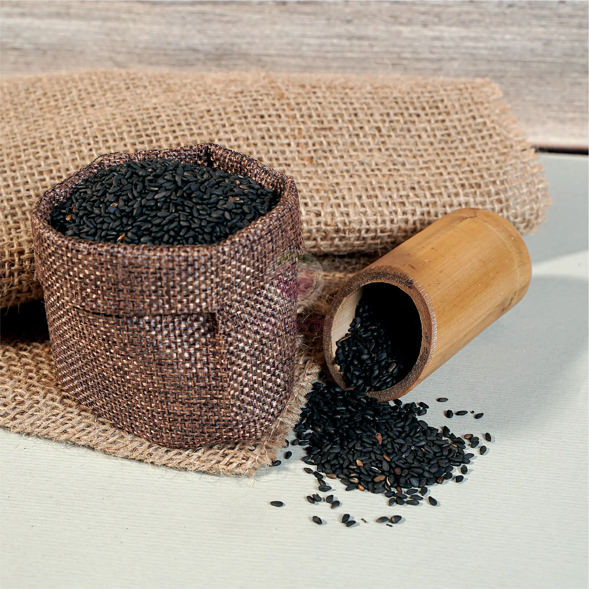 Mè đen từ lâu là thực phẩm hỗ trợ xương khớp và tăng cường thể trạng, nhất là với người lớn tuổi hoặc người có dấu hiệu đau mỏi xương khớp khi thay đổi thời tiết.