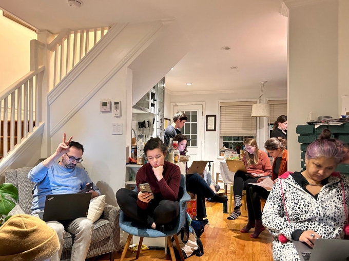 Một buổi admin night của nhóm người trẻ ở Washington DC. Ảnh: Business Insider