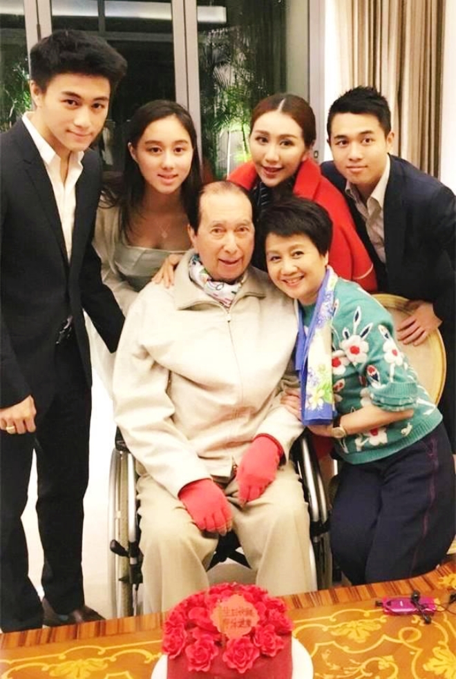 Hà Siêu Doanh là tiểu thư lá ngọc cành vàng nhưng nổi loạn của gia tộc họ Hà.