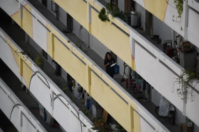 Hàng xóm gây ồn ào, chiếm dụng hành lang tại khu dân cư là những vấn đề nhức nhối còn tồn đọng tại Singapore. Ảnh: ST FILE