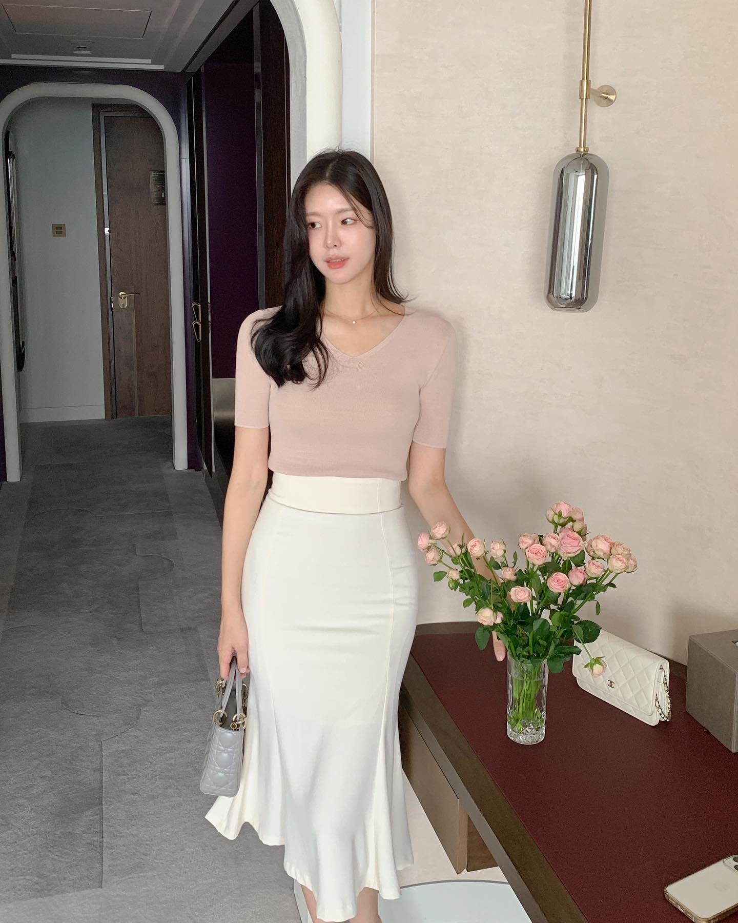 Phụ nữ U35 đừng mãi mặc áo thun quần jeans, 5 công thức này giúp phong cách sang hơn rõ rệt - 5