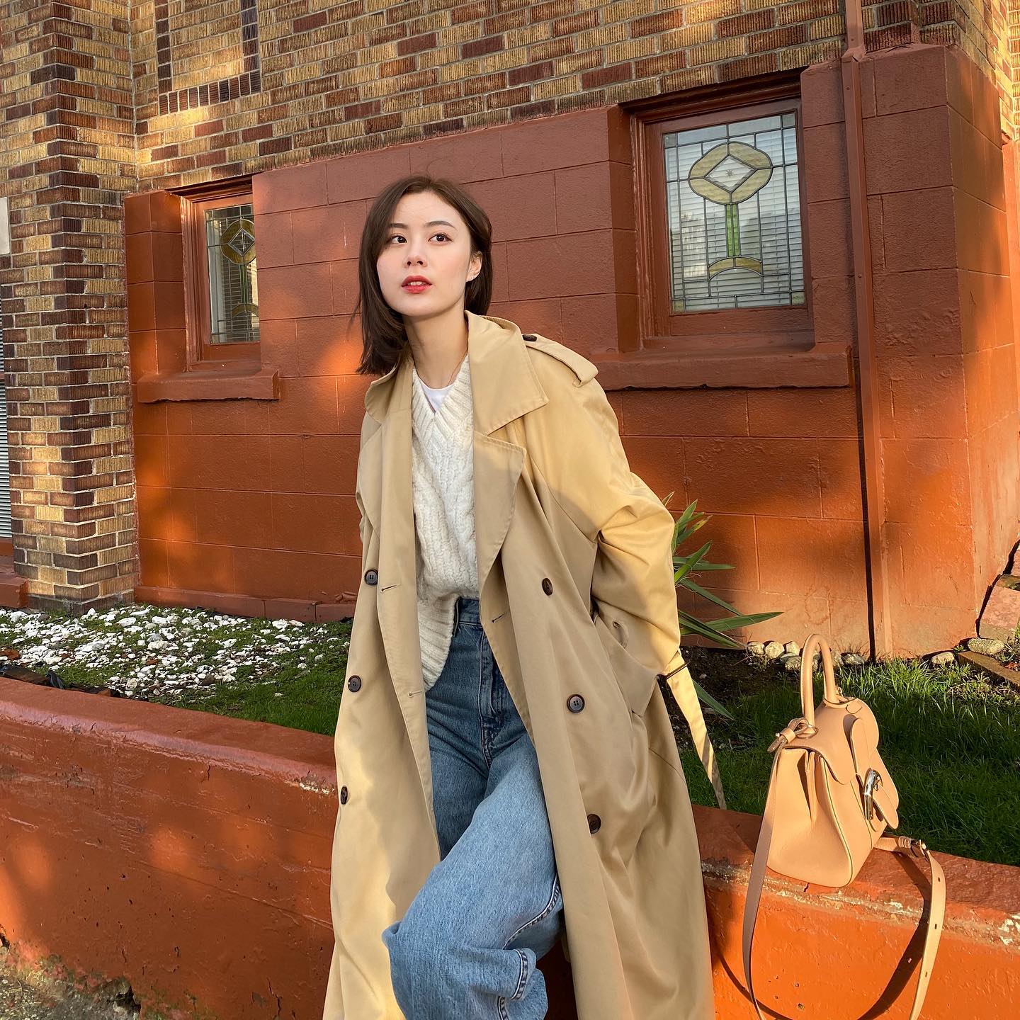 Ngoài U40, đây chính là 4 kiểu áo khoác amp;#34;hack tuổiamp;#34; đỉnh cao, chị em chỉ cần có 1 là trẻ hơn hẳn - 10