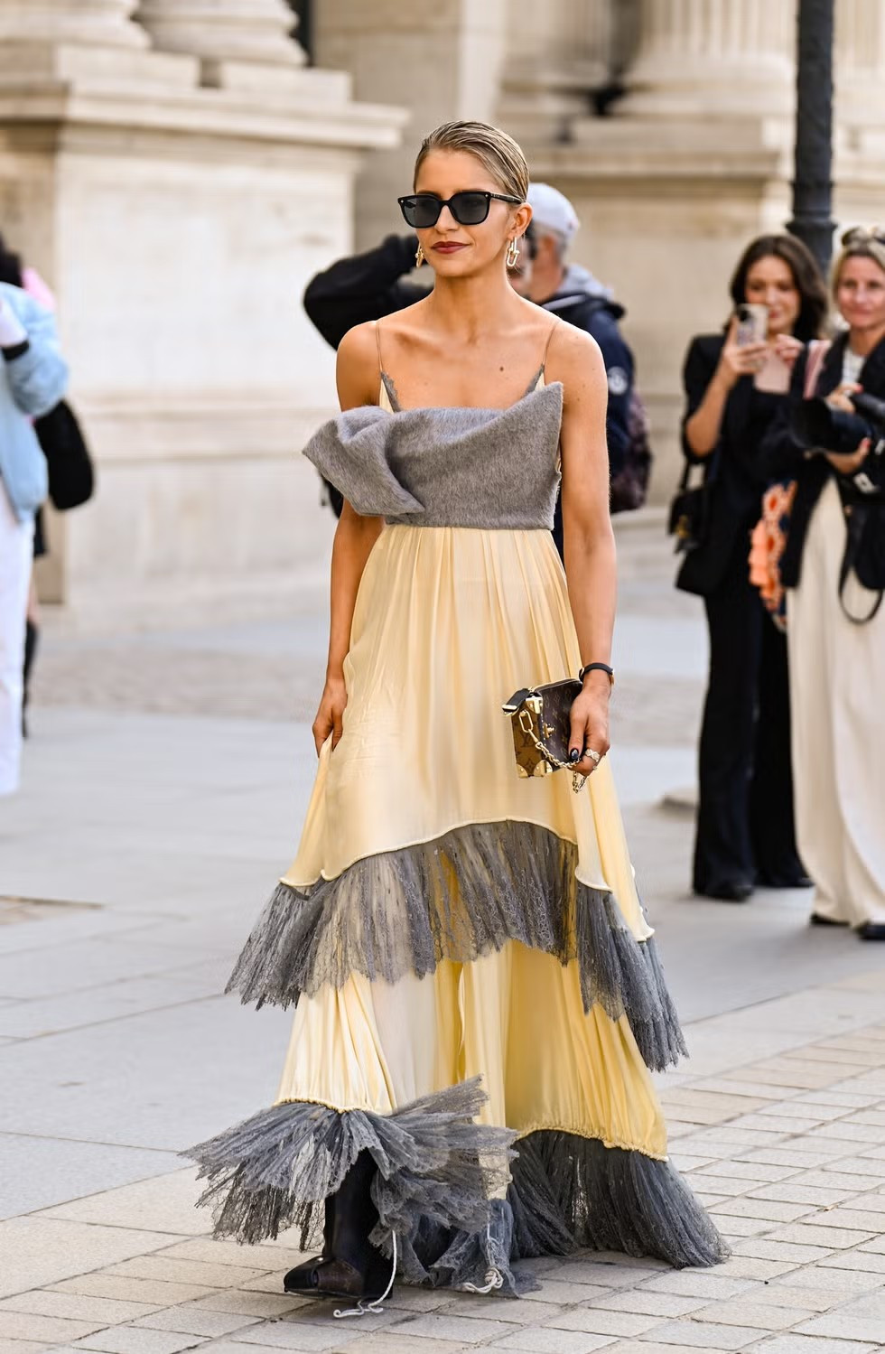 Những chiếc đầm amp;#34;over hợpamp;#34; để đi ăn cưới bạn thân mà không sợ lấn lướt cô dâu - 1