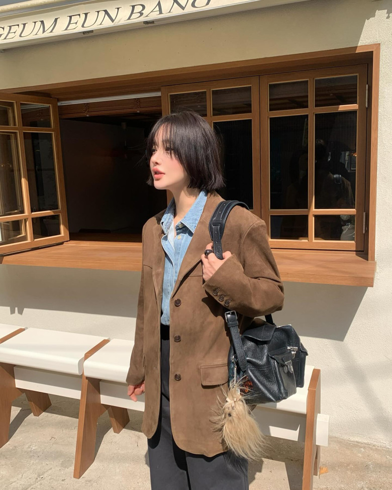 Kiểu áo khoác đậm chất amp;#34;quý tộcamp;#34; được giới sành thời trang săn đón mùa đông này, phối với váy hay quần đều sang chảnh - 3