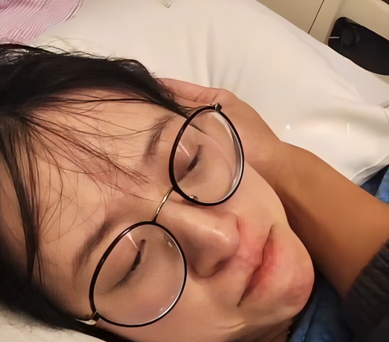 Người chồng lan truyền nhiều hình ảnh của vợ trong phòng sinh, trong đó có nhiều khoảnh khắc nhạy cảm.