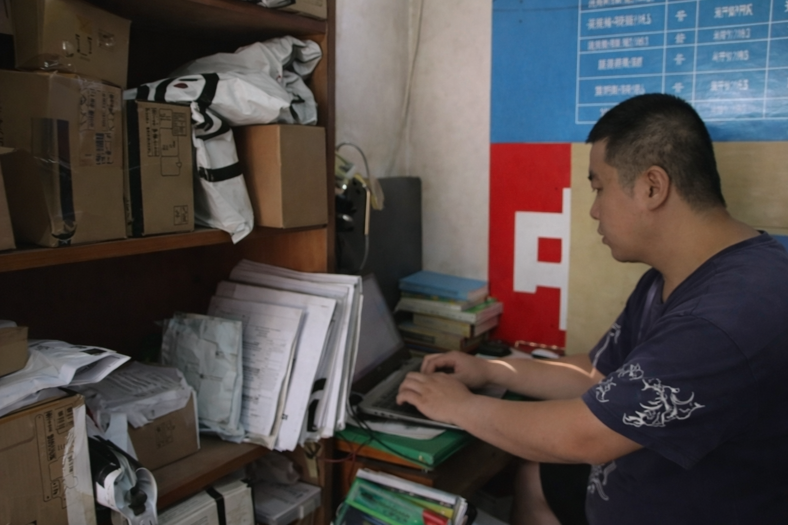 Nghiên cứu sinh tiến sĩ U40 làm shipper, trung bình giao 300 đơn mỗi ngày- Ảnh 1.