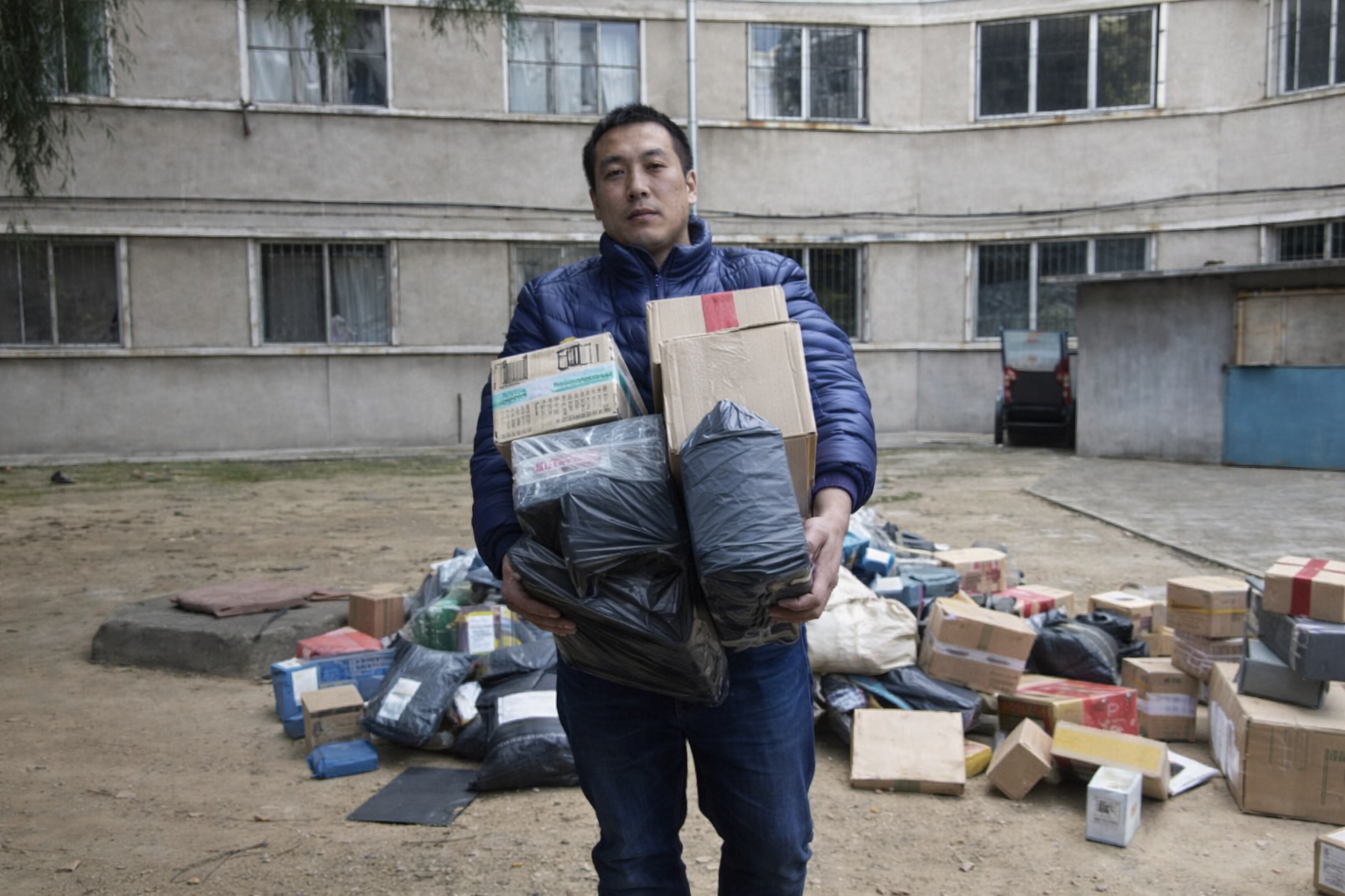 Nghiên cứu sinh tiến sĩ U40 làm shipper, trung bình giao 300 đơn mỗi ngày- Ảnh 2.