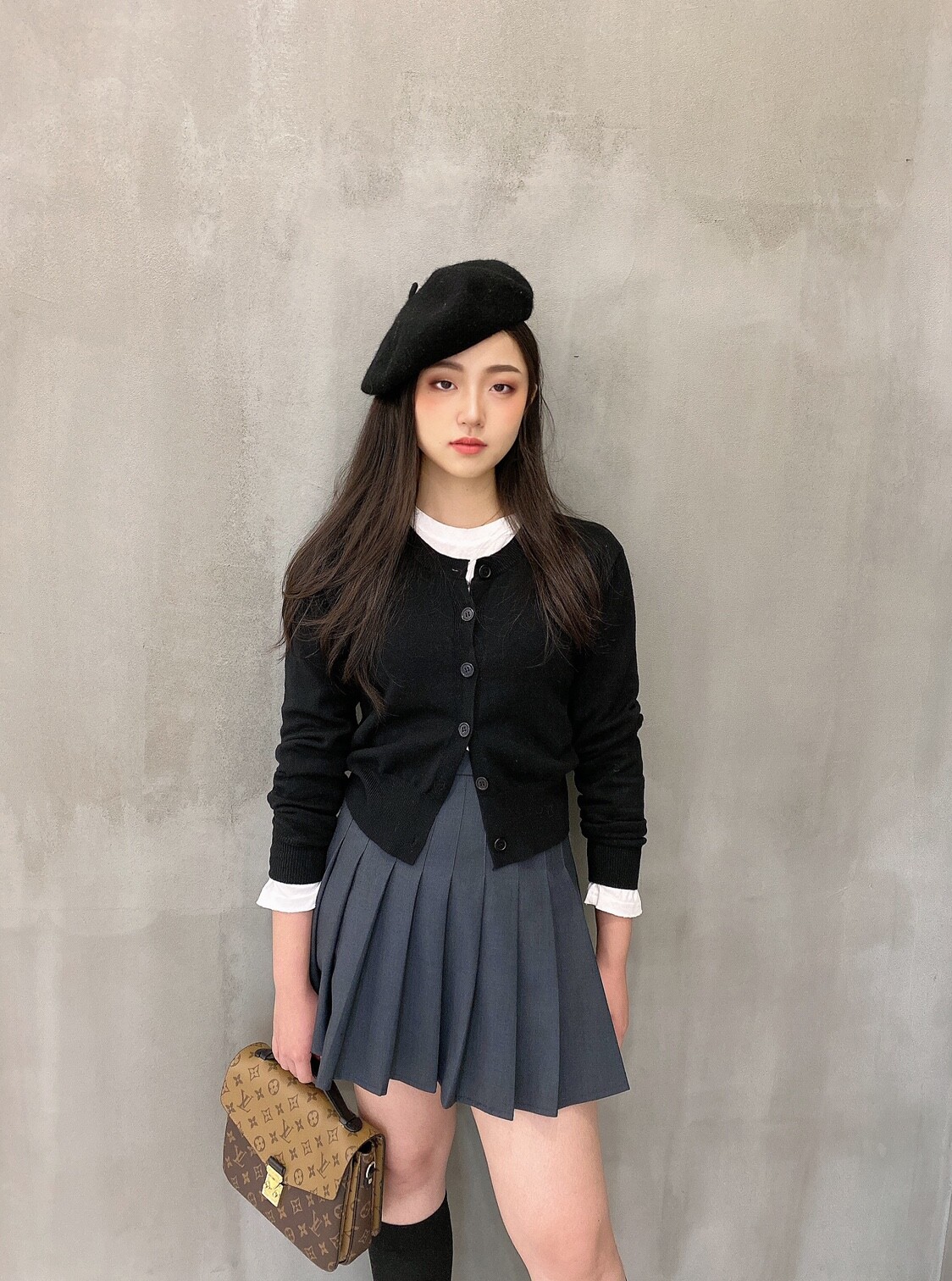 Áo cardigan mềm mại, nữ tính, có thể mặc khoác ngoài hoặc phối layer bên trong đều đẹp.