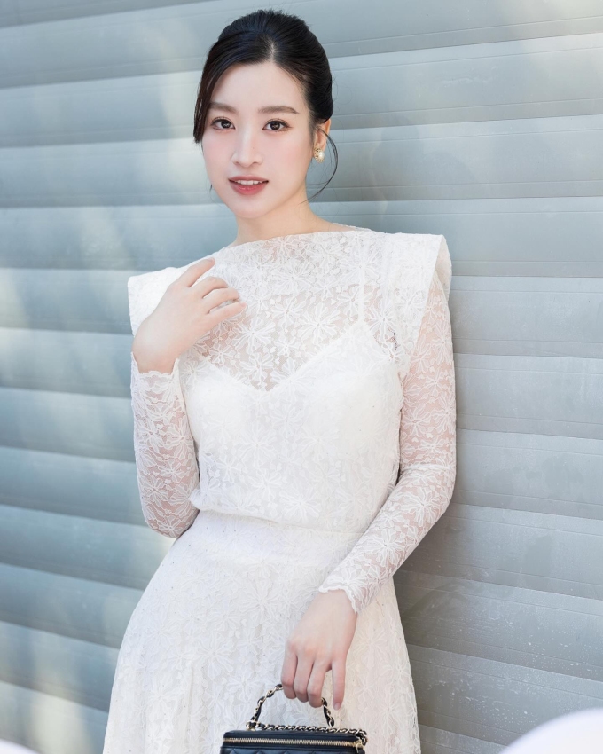 Với người tuổi Tý, những gam màu thuộc hành Thủy như xanh dương, trắng và đen sẽ giúp tăng cường vận khí, mang lại sự hanh thông trong công việc lẫn tài lộc.