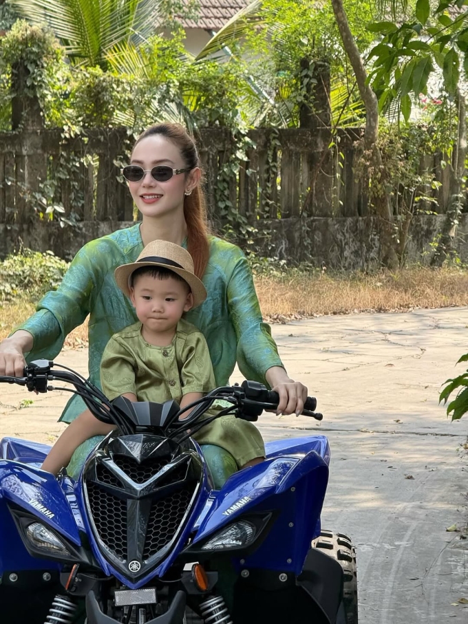 Với tuổi Mão, xanh lục là gam màu lý tưởng trong ngày đầu năm, tượng trưng cho sự sinh sôi và khởi đầu mới.