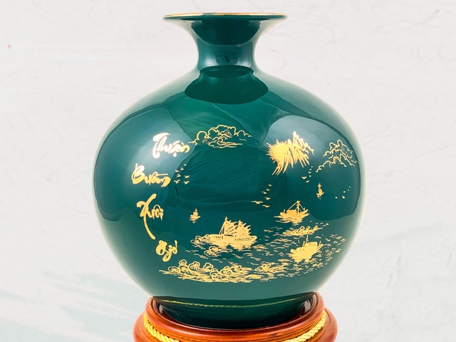 Bình hút tài lộc màu xanh ngọc: Giúp kích hoạt vận tài, thích hợp đặt ở hướng Đông hoặc Đông Nam.