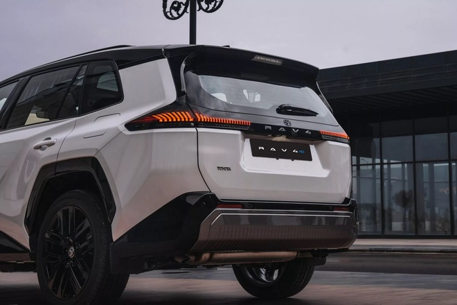 Toyota RAV4 đời mới thêm bản xăng cạnh tranh CX-5, CR-V- Ảnh 4. Toyota RAV4 đời mới thêm bản xăng cạnh tranh CX-5, CR-V- Ảnh 4.