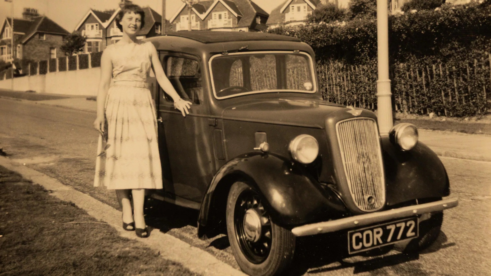 Đam mê không phân biệt tuổi tác: Cặp đôi ngoài 90 tuổi sắm Porsche Macan làm quà kỷ niệm 70 năm ngày cưới- Ảnh 2. Đam mê không phân biệt tuổi tác: Cặp đôi ngoài 90 tuổi sắm Porsche Macan làm quà kỷ niệm 70 năm ngày cưới- Ảnh 2.