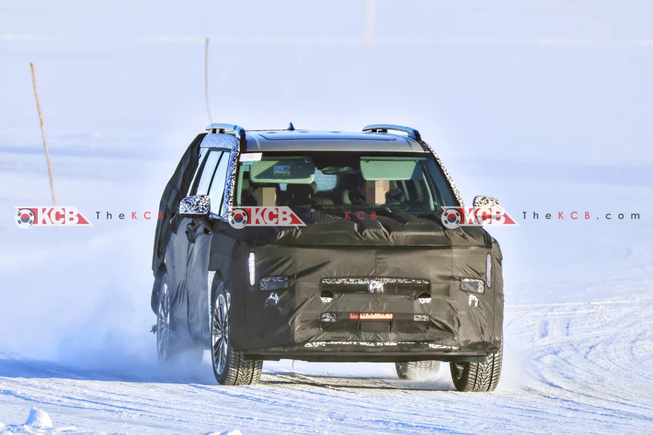 Bắt gặp Hyundai Santa Fe facelift chạy thử: Là bản chạy điện có thể sạc bằng máy xăng, đèn mới mở ra hy vọng thiết kế bớt gây tranh cãi- Ảnh 1. Bắt gặp Hyundai Santa Fe facelift chạy thử: Là bản chạy điện có thể sạc bằng máy xăng, đèn mới mở ra hy vọng thiết kế bớt gây tranh cãi- Ảnh 1.