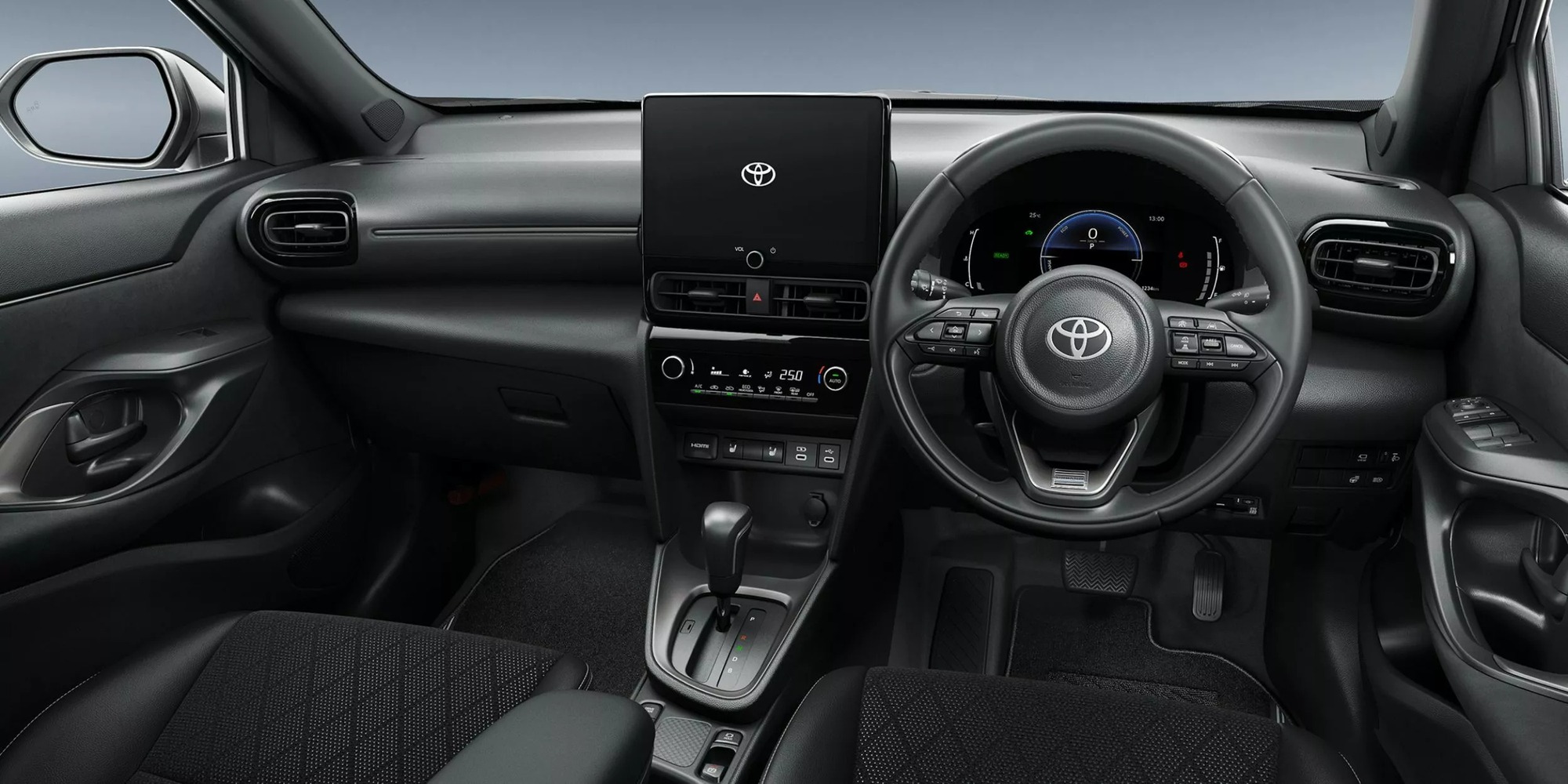 Toyota Yaris Cross 2026 ra mắt: Hồi sinh số sàn cho khách thích vần vô lăng nhưng lại cắt đi một tính năng an toàn đắt giá- Ảnh 2.