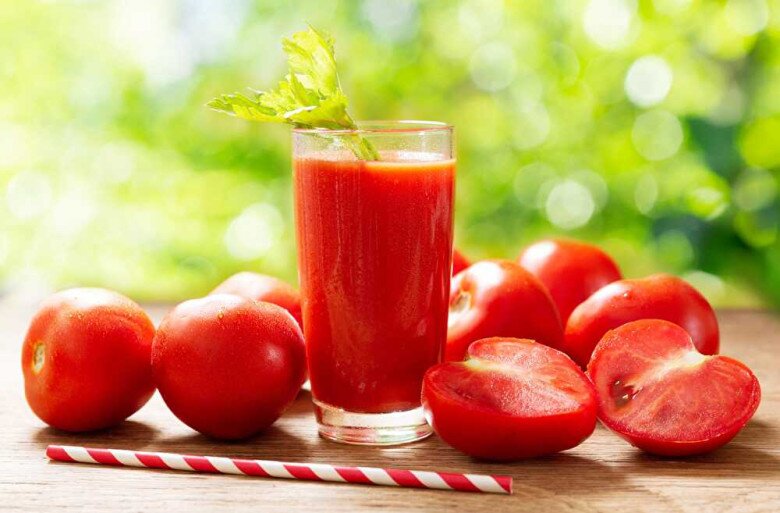 Cà chua giàu vitamin C và lycopene, hỗ trợ tổng hợp collagen và bảo vệ da trước tác động môi trường. Ăn thường xuyên giúp da sáng khỏe hơn.