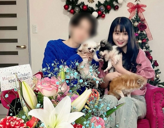 Hoa mẹ vợ tặng cho Azarashi nhân dịp sinh nhật. Ảnh: Chanto web