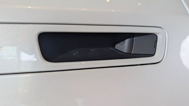 Toyota giấu ‘chốt an toàn’ trong tay nắm cửa dạng ẩn và đây là cách sử dụng mà không phải ai cũng biết- Ảnh 2.