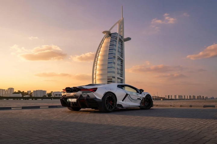Mansory tặng cảnh sát Dubai siêu xe Lamborghini Revuelto độ cực hiếm- Ảnh 3.