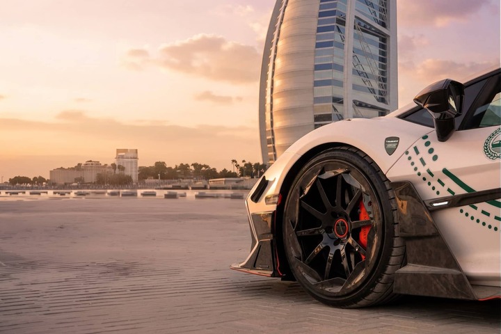 Mansory tặng cảnh sát Dubai siêu xe Lamborghini Revuelto độ cực hiếm- Ảnh 4.