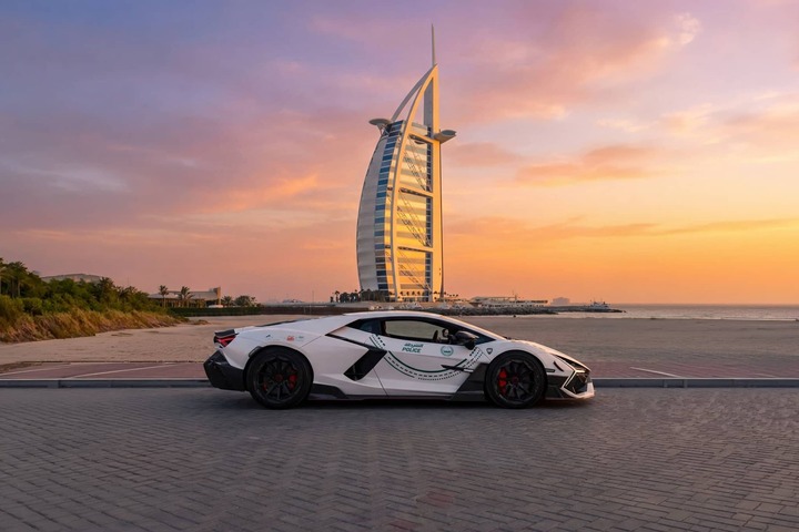 Mansory tặng cảnh sát Dubai siêu xe Lamborghini Revuelto độ cực hiếm- Ảnh 5.