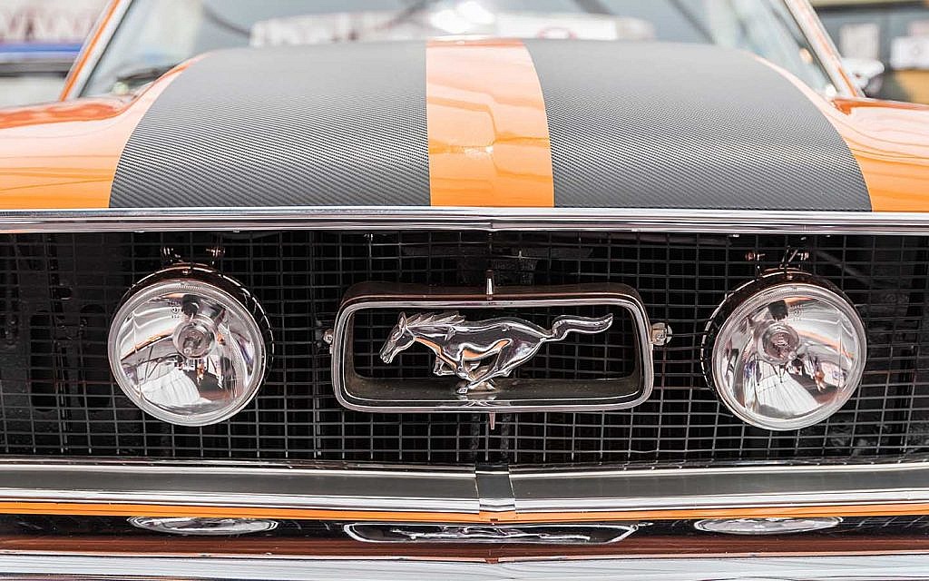 Cùng là ngựa, vì sao logo Ferrari chồm lên, Mustang lao đi, Porsche đứng vững?- Ảnh 5. Cùng là ngựa, vì sao logo Ferrari chồm lên, Mustang lao đi, Porsche đứng vững?- Ảnh 5.