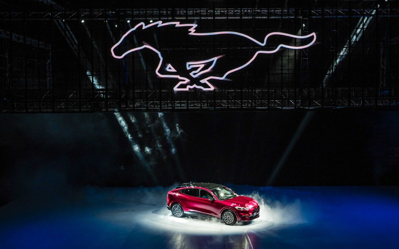 Cùng là ngựa, vì sao logo Ferrari chồm lên, Mustang lao đi, Porsche đứng vững?- Ảnh 6. Cùng là ngựa, vì sao logo Ferrari chồm lên, Mustang lao đi, Porsche đứng vững?- Ảnh 6.