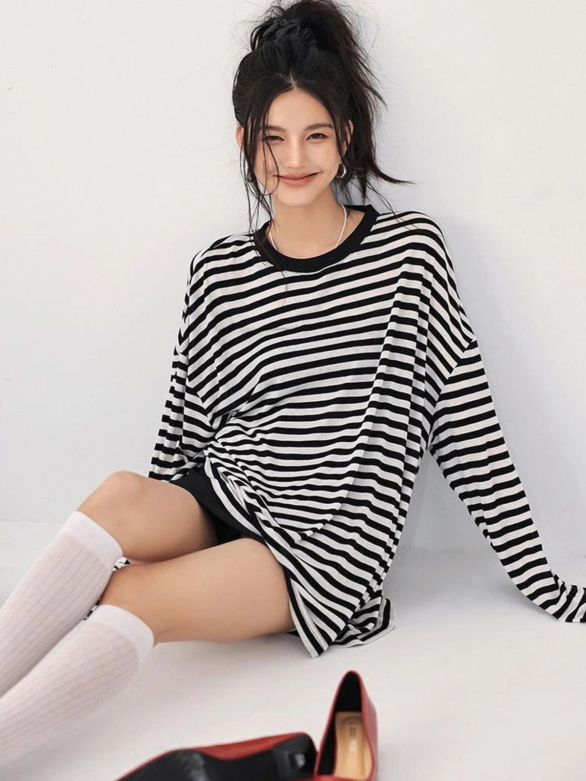Theo Vogue, Miu Miu và Kallmeyer là hai trong số nhiều hãng mốt đẩy mạnh áo thun dài tay sọc ngang. Thiết kế hướng đến những người theo đuổi phong cách trẻ trung, thanh lịch, phù hợp đi kèm quần jeans, giày đế bệt.