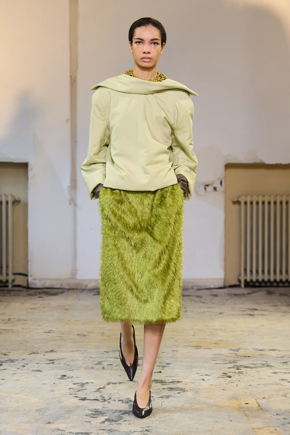 Người có gu thanh lịch ưu tiên lựa chọn những gam màu và cách ăn mặc này - 1