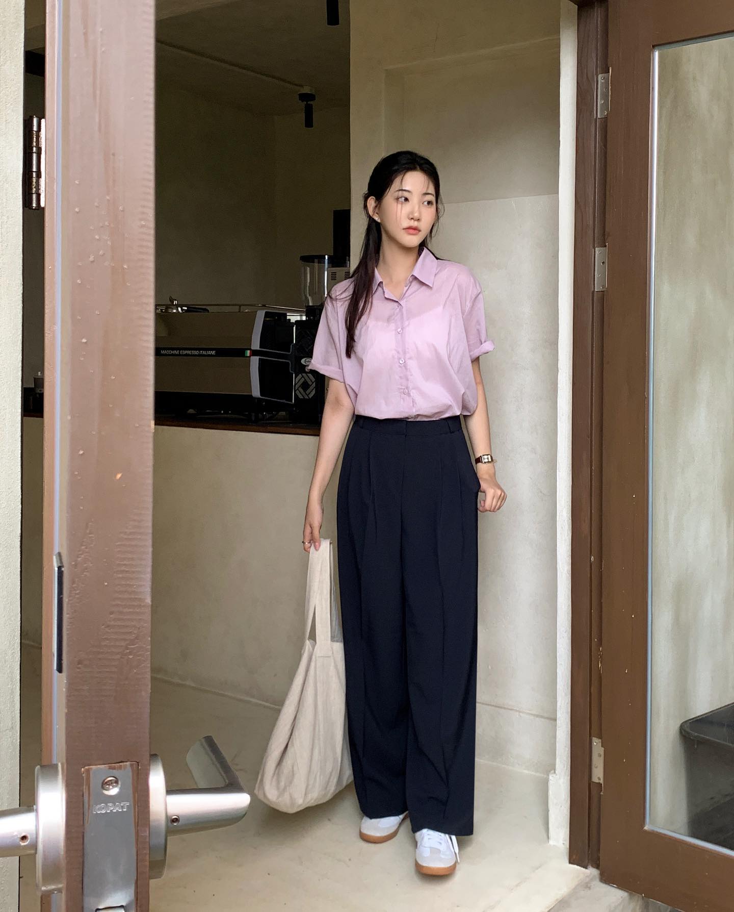 Đi làm sau Tết chưa biết mặc gì? Đây là 5 gợi ý giúp chị em vừa đẹp dáng lại không cần nghĩ nhiều - 2