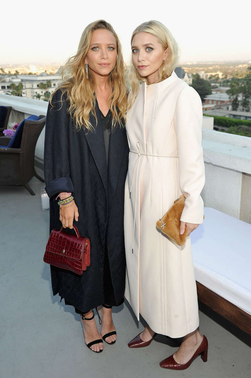Mary-Kate và Ashley Olsen đây ư: Chuyện gì xảy ra với cặp song sinh quyền lực của làng thời trang vậy?- Ảnh 7. Mary-Kate và Ashley Olsen đây ư: Chuyện gì xảy ra với cặp song sinh quyền lực của làng thời trang vậy?- Ảnh 7.