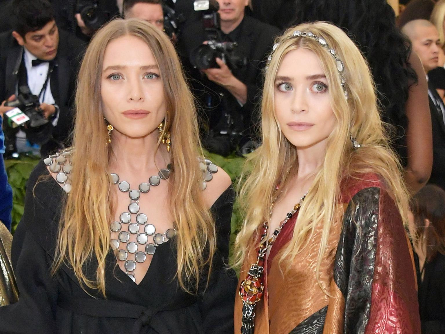 Mary-Kate và Ashley Olsen đây ư: Chuyện gì xảy ra với cặp song sinh quyền lực của làng thời trang vậy?- Ảnh 10. Mary-Kate và Ashley Olsen đây ư: Chuyện gì xảy ra với cặp song sinh quyền lực của làng thời trang vậy?- Ảnh 10.