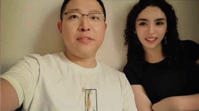 Chàng trai cầu hôn bằng 999 bông hồng, cưới vợ châu Phi kém 20 tuổi, cái kết khiến dân tình tranh cãi - 4