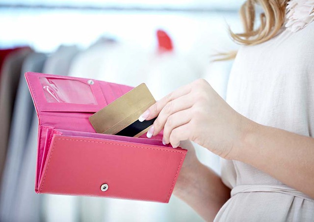 Sắp xếp lại ví tiền giúp thu hút tài lộc. Ảnh TL