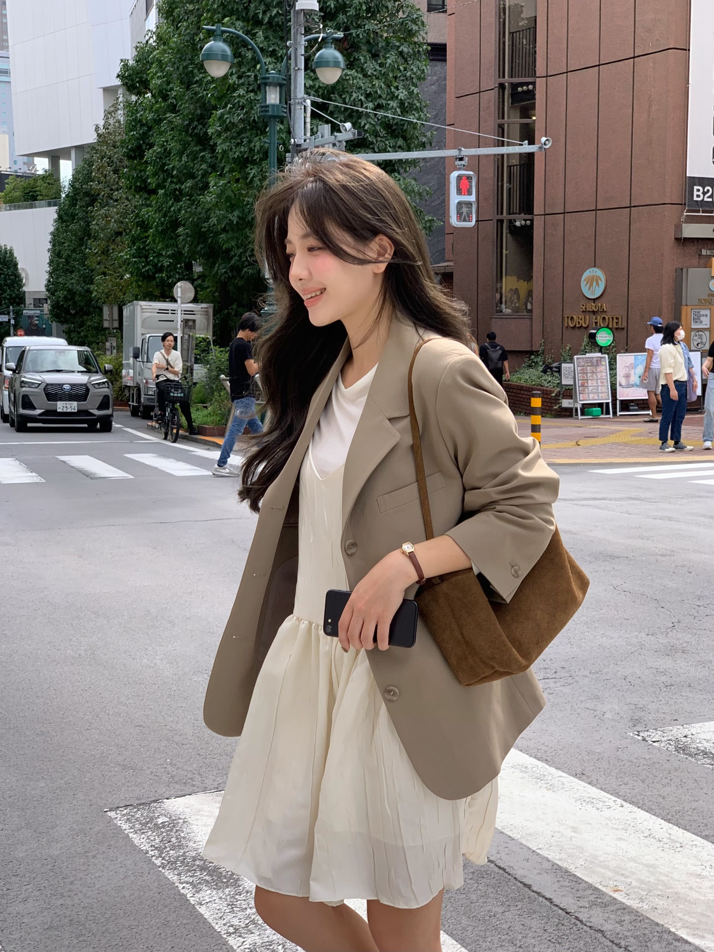 Mùa xuân thích diện blazer, chị em nắm vững 5 nguyên tắc này để không bị mặc xấu lại gọn dáng hơn hẳn - 1