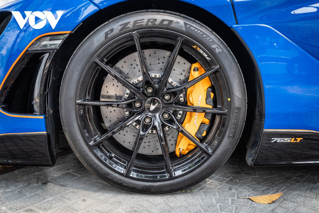 Cận cảnh McLaren 765LT với nhiều trang bị đắt đỏ, giá hơn 30 tỷ đồng tại Việt Nam - Ảnh 8.