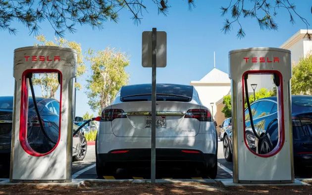 Tesla bỗng lùi về công nghệ sắp lỗi thời, báo hiệu sự thay đổi trong toàn ngành xe điện? - Ảnh 1.