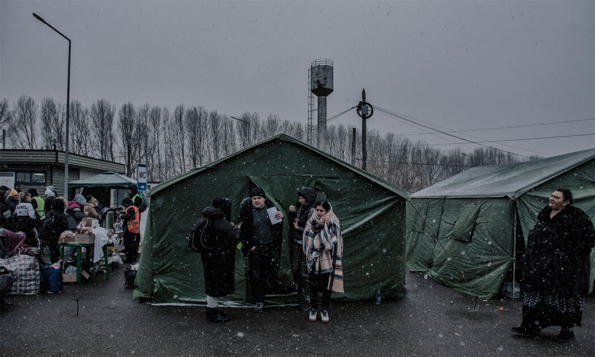 Người di tản từ Ukraine trong khu lều trại ở Palanca, Moldova ngày 3/2. Ảnh: NY Times.