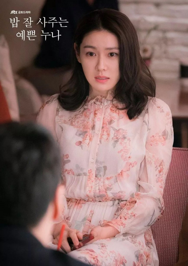 Hội mỹ nhân Hàn đụng hàng váy áo trên phim: Son Ye Jin thắng áp đảo nhờ một chiếc váy, Jeon Ji Hyun lép vế vì quá lố - Ảnh 1.