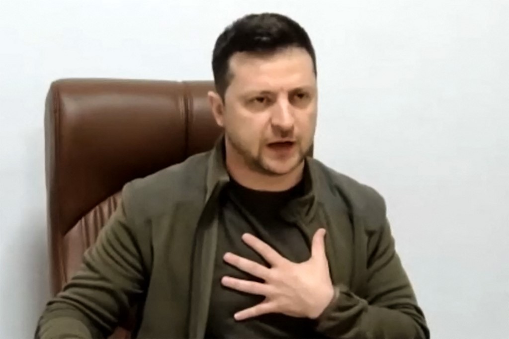 Tổng thống Ukraine Volodymyr Zelensky trong video đăng trên Facebook hôm 4/3. Ảnh: AFP.