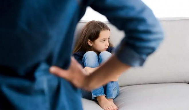 Hành động hằng ngày của cha mẹ khiến IQ của con thui chột dần theo thời gian mà không hay - 1