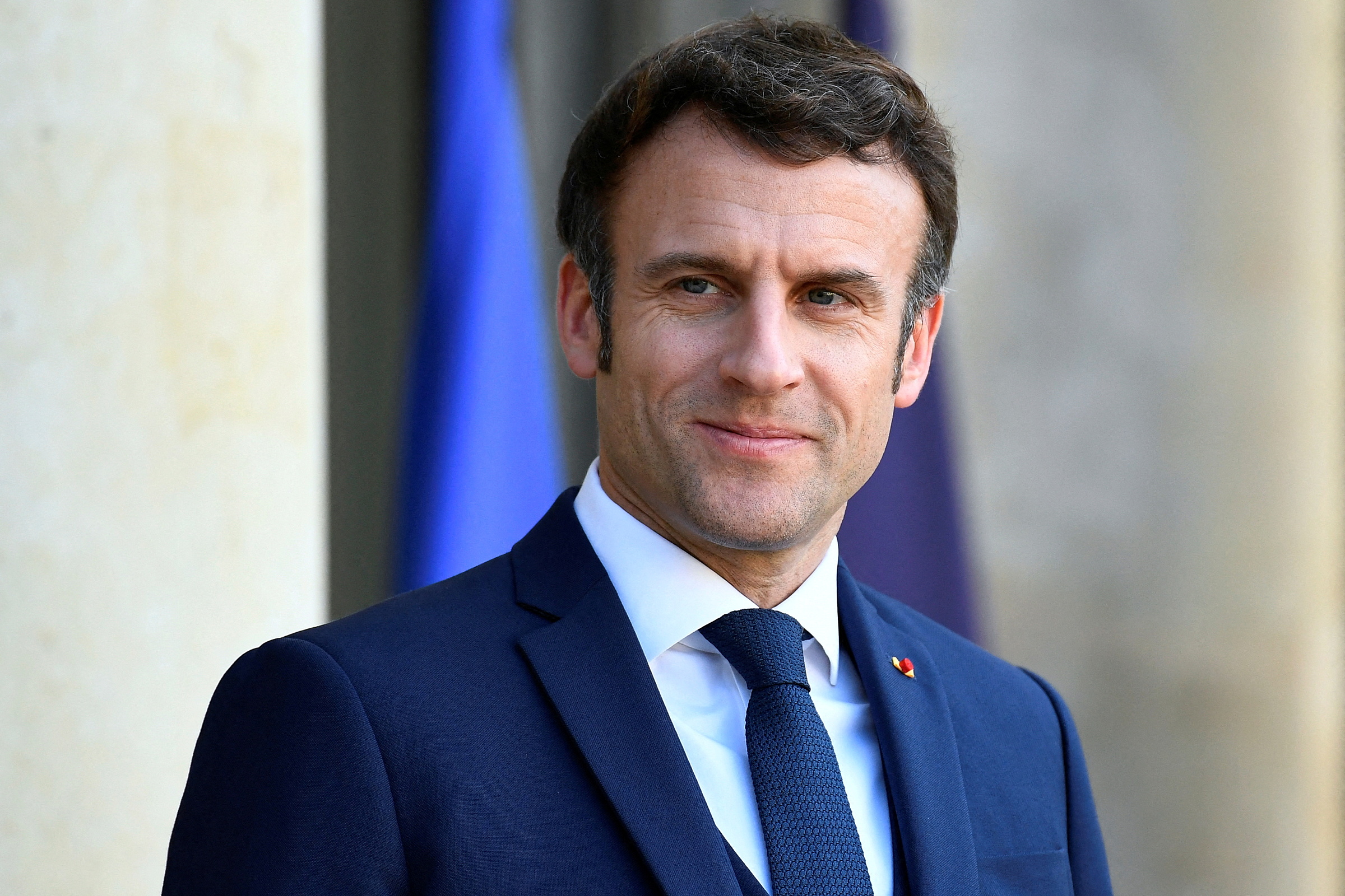 Tổng thống Pháp Emmanuel Macron trong cuộc gặp Tổng thống Gruzia Salome Zourabichvili tại Điện Elysee để bàn về khủng hoảng Ukraine hôm 28/2. Ảnh: Reuters.