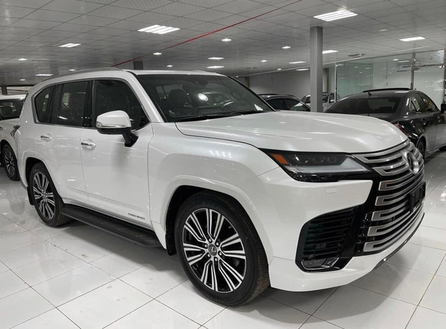 Đại lý tư nhân chào bán Lexus LX 600 Luxury giá 10,5 tỷ đồng: SUV full-size hạng sang kiểu Nhật Bản, giá gần gấp đôi BMW X7 chính hãng - Ảnh 1.