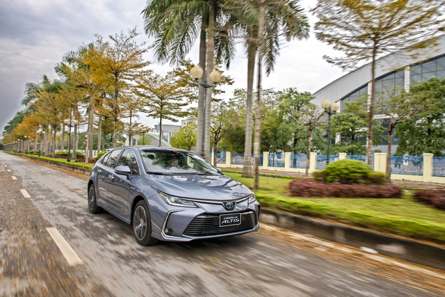 Ra mắt Toyota Corolla Altis 2022 tại Việt Nam: Giá từ 719 triệu đồng, có phiên bản hybrid, đấu Honda Civic và Mazda3 - Ảnh 3.