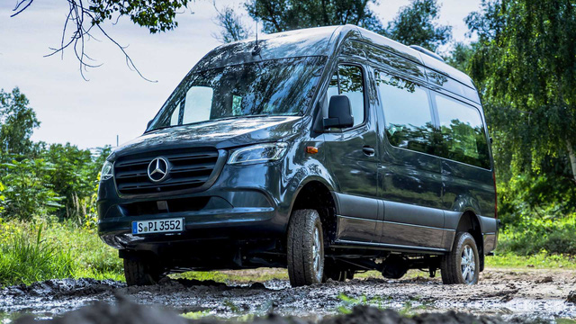 Mercedes-Benz Sprinter 2023 - Xe 16 chỗ huyền thoại một thời tại Việt Nam được nâng cấp động cơ mới, dẫn động bốn bánh - Ảnh 1.