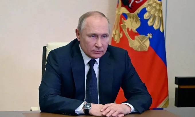 Tổng thống Nga Vladimir Putin tại cuộc họp trực tuyến với hội đồng an ninh tuần trước. Ảnh: Reuters.