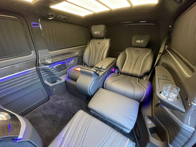 Rộ tin đại gia Dương Kon mua Mercedes V-Class độ limousine: Khoang nội thất thửa riêng, tên được thêu trên ghế - Ảnh 1.