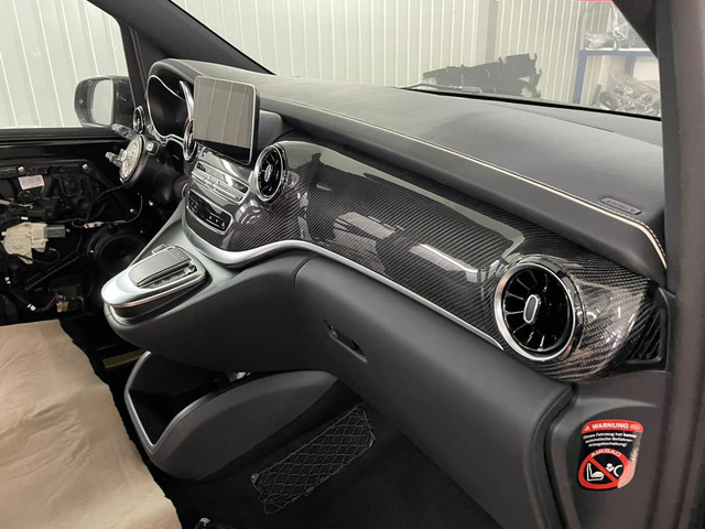 Rộ tin đại gia Dương Kon mua Mercedes V-Class độ limousine: Khoang nội thất thửa riêng, tên được thêu trên ghế - Ảnh 4.